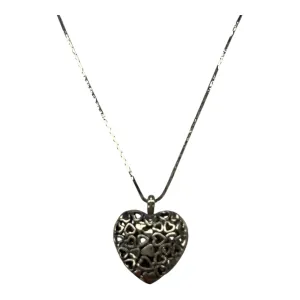 Necklace Charm By Clothes Mentor In Silver